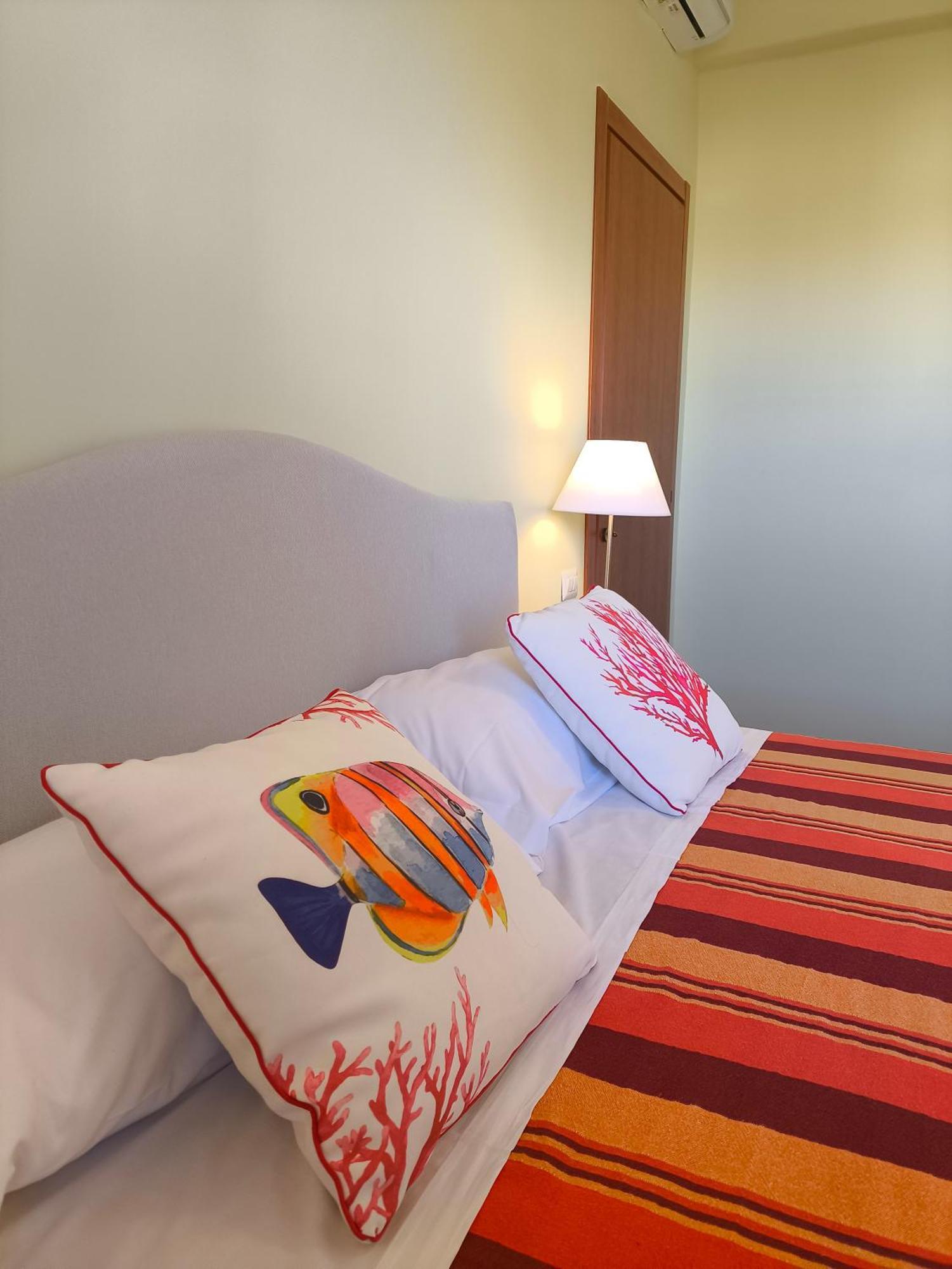 Casa Mar - Elegant Apartment With Pool And Panoramic Terrace In The Heart Of Соренто Екстериор снимка