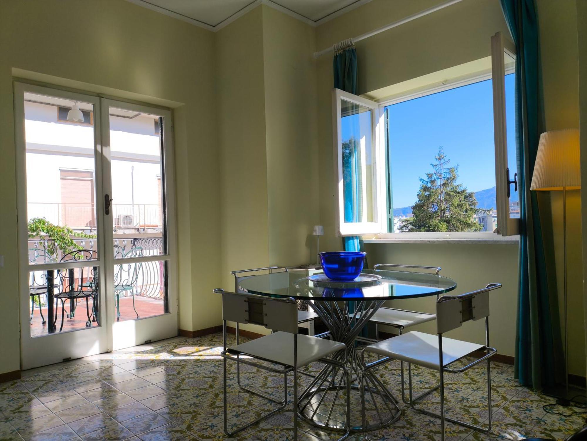 Casa Mar - Elegant Apartment With Pool And Panoramic Terrace In The Heart Of Соренто Екстериор снимка