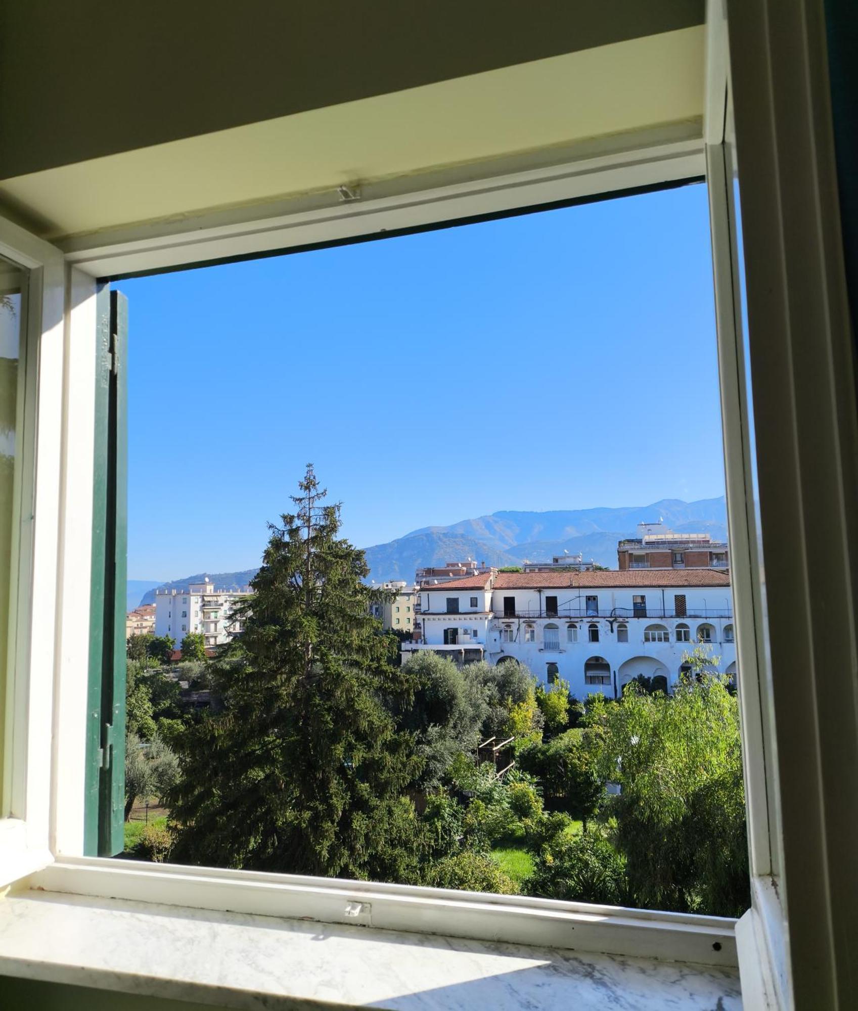 Casa Mar - Elegant Apartment With Pool And Panoramic Terrace In The Heart Of Соренто Екстериор снимка